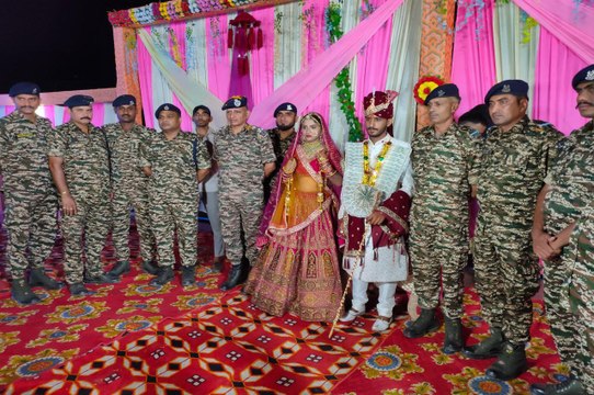 शहीद बेटी को दिया सुखद दांपत्य जीवन का आशीर्वाद, शादी मेंसीआरपीएफ के अधिकारियों एवं जवानों ने कन्यादान स्वरूप उपहार किए भेंट….पढ़ें यह न्यूज