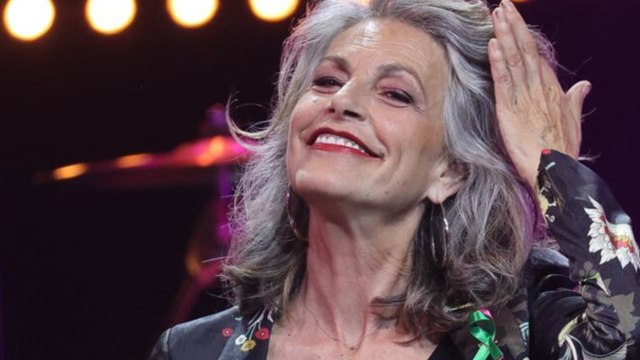 Voici - Lio méconnaissable : la chanteuse change radicalement de tête et s'affiche le crâne rasé, les internautes séduits