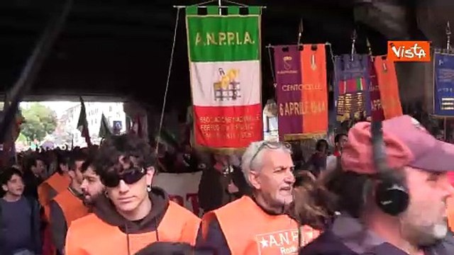 Festa della Liberazione, il coro al corteo dell'Anpi a Roma: Siamo tutti antifascisti