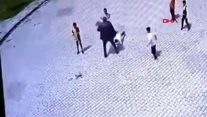 Vicdansızlığın böylesi! Drone operatöründen 23 Nisan kutlamasında küçücük çocuğa tekme!