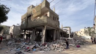 EEUU construye muelle para entregar ayuda humanitaria a Gaza mientras siguen los bombardeos