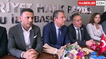 Özgür Özel, AKP'den CHP'ye geçen gence rozet taktı