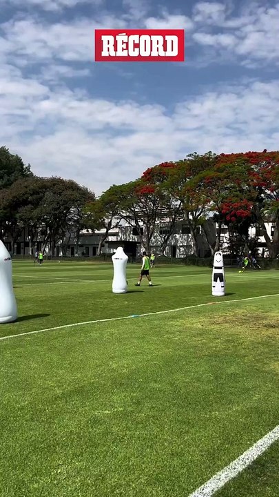 ‘CHICHARITO’ HACE GOL CON LA NUCA AL ESTILO DE SU GOL ANTE EL STOKE CITY CON EL MANCHESTER UNITED