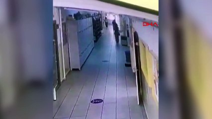 Akran zorbalığı yapan öğrencisini uyarınca, öğrencinin babası öğretmene saldırdı