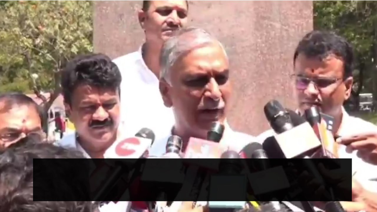 Harish Rao fires on CM Revanth Reddy | క్షమాపణ చెప్పాలి  | Oneindia Telugu