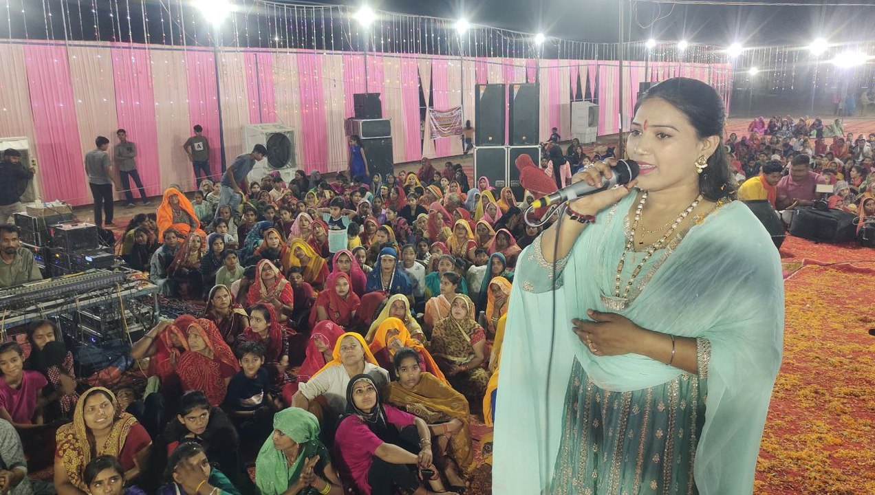 कैला देवी जागरण में भजनों पर रात भर झूमे श्रोता, देखें वीडियो