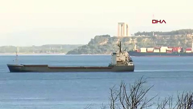 Çanakkale Boğazı'nda yanan gemi, liman bölgesine demirletildi