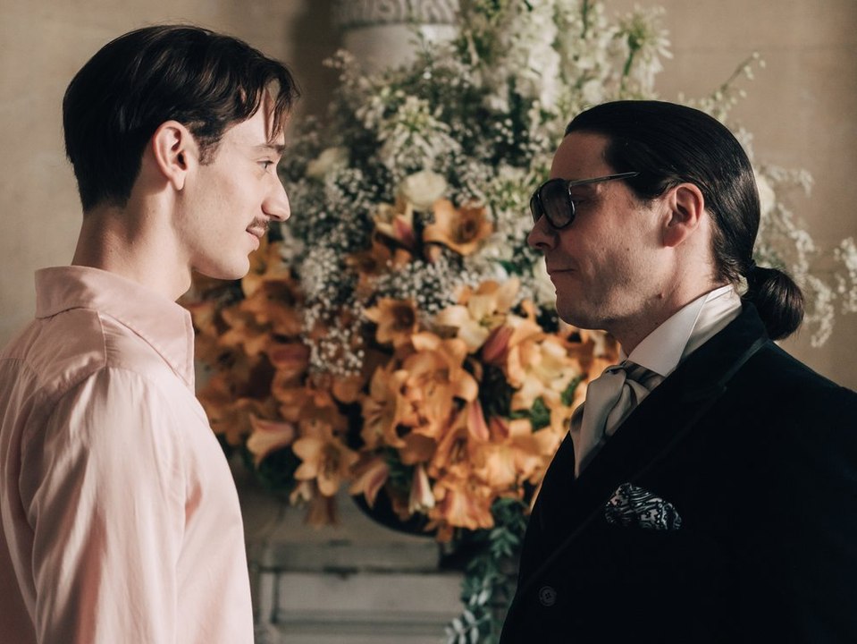 'Becoming Karl Lagerfeld': Neuer Trailer zur Serie mit Daniel Brühl