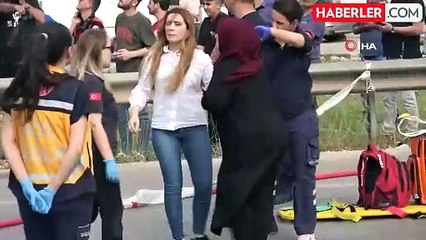 Benzin bidonuyla üst geçide çıkan şahıs gazeteciler tarafından ikna edildi