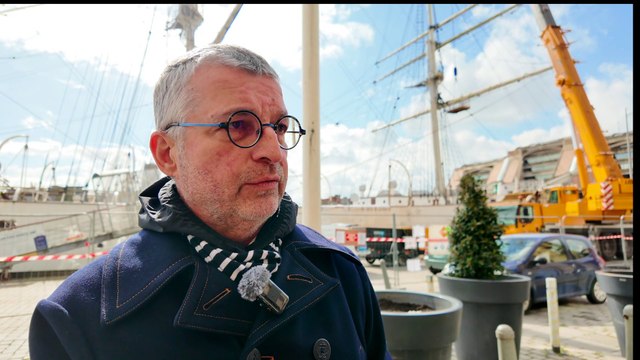 Le Duchesse Anne doit être démâté pour rejoindre la cale sèche et poursuivre sa restauration. - 26 aril 2024