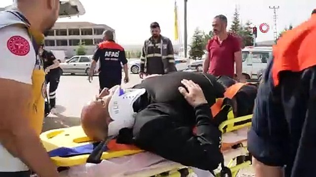 Hafif ticari araç, 'evde sağlık hizmeti' aracıyla çarpıştı: 6 yaralı