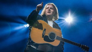 Lewis Capaldi ‘aiming to put together a celebrity football team’