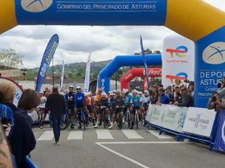 Salida de la Vuelta Ciclista Asturias 2024