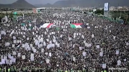 Mega raduno in sostegno degli houthi a Saana