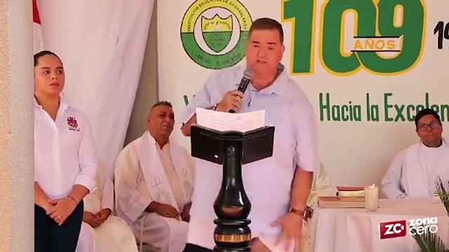 Ce maire colombien perd son pantalon en plein meeting