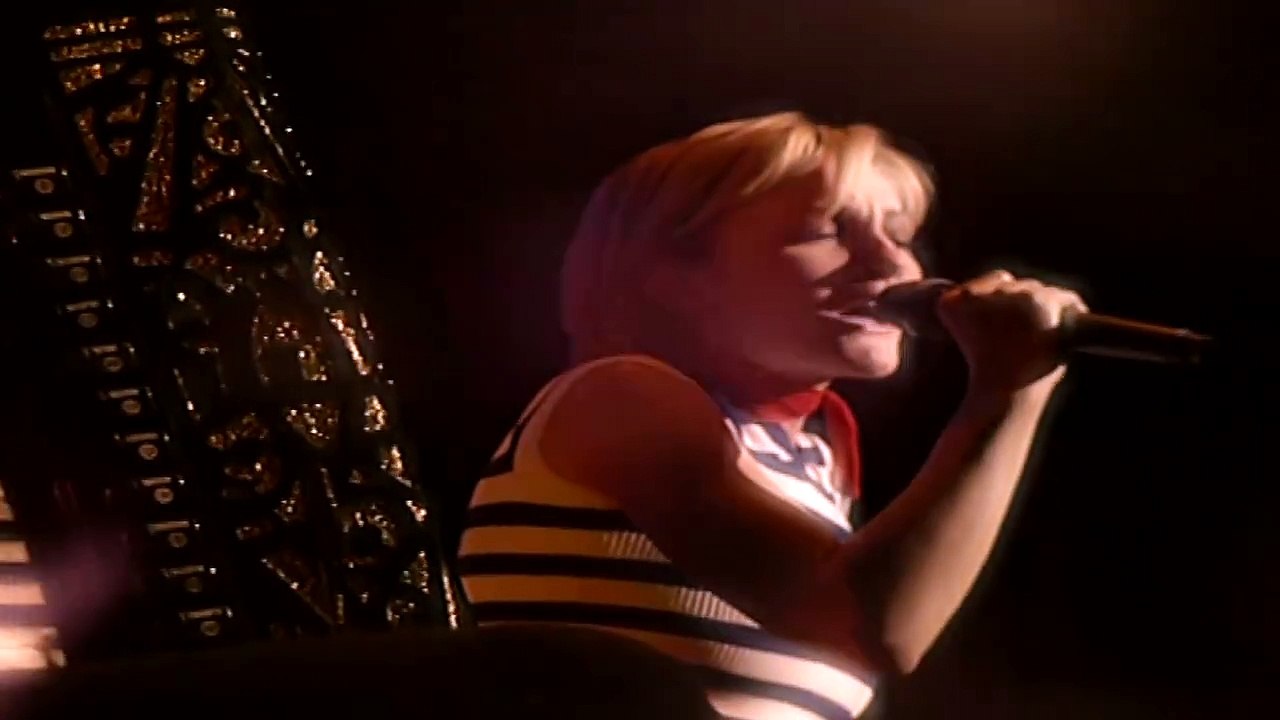 PATRICIA KAAS — L'AMOUR DEVANT LA MER – (LIVE) | PATRICIA KAAS —  “RENDEZ-VOUS” EN CHANSONS – (1998, À L'OLYMPIA DE PARIS)