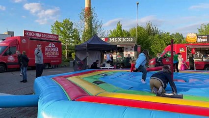 Żarciowozy w Parku na Słodowie we Włocławku. Można zjeść za darmo