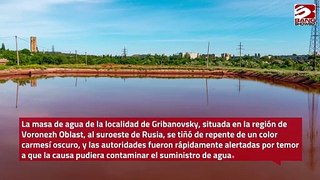 Lago ruso se tiñe misteriosamente de rojo sangre