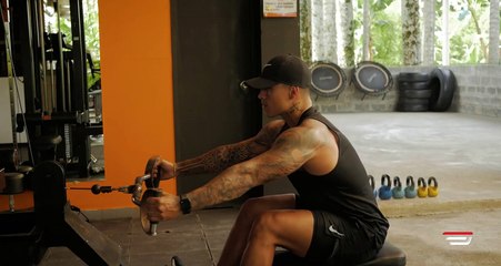 Remo sentado polea agarre abierto