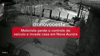 Vídeo mostra carro invadindo casa na região de Goioerê