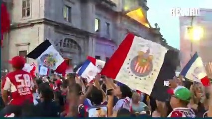 GRAN ambiente en la SERENATA ROJIBLANCA previo al CLÁSICO TAPATÍO