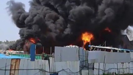 강원 강릉시 쓰레기 야적장에서 불...소방 헬기 투입 / YTN