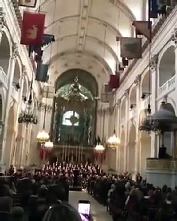 "À la cathédrale Saint Louis "