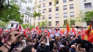 Los dirigentes socialistas paran el Comité Federal para salir a la calle Ferraz con los manifestantes