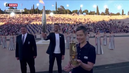 JO Paris 2024 : la flamme embarque vers Marseille