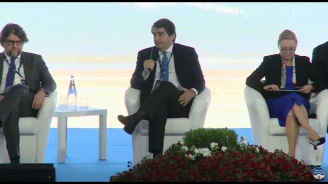 Fitto: Pnrr sembrava intoccabile, ora modello per debito comune Ue