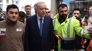 Cumhurbaşkanı Erdoğan'dan akaryakıt istasyonu ziyareti