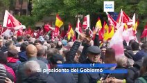 Los socialistas muestran su apoyo a Pedro Sánchez en el Comité de Ferraz y en las calles