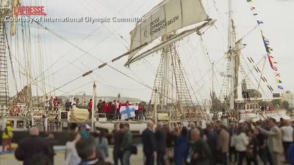 Parigi 2024, parte la fiamma olimpica: dalla Grecia in direzione Francia