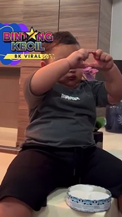 LU Bang Aji.. Suka tengok Bang Aji senyum.. Manehh  #bintangkecil #Bangaji #aniq