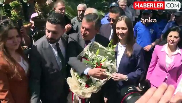 CHP Genel Başkanı Özel, Şehzadeler Belediyesi'ni Ziyaret Etti: İsraf Edilmeyecek, Her Kör Kuruş Halkçı Belediyeciliğe Harcanacak