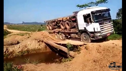 Extreme Trucks - Crossing dangerous bridges