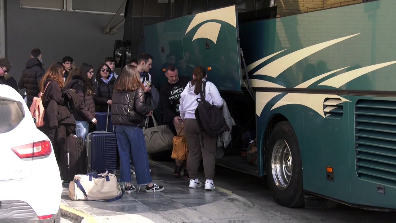 Με τους φοιτητές ξεκίνησε η έξοδος των εκδρομέω...
