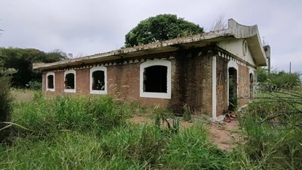 UMA BELA MANSÃO ABANDONADA, deu pena de ver a situação em que está a casa