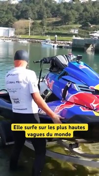 Elle surfe sur les plus hautes vagues du monde