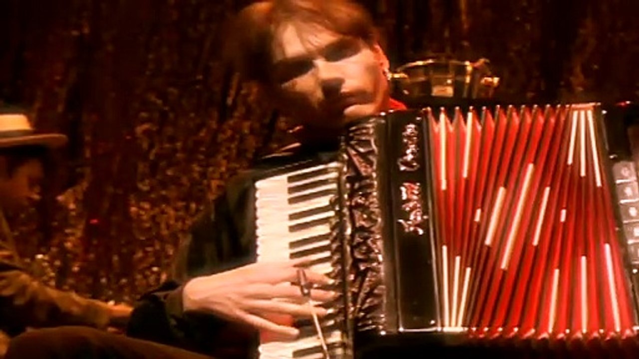 PATRICIA KAAS — LES HOMMES QUI PASSENT – (LIVE) | PATRICIA KAAS —  “RENDEZ-VOUS” EN CHANSONS – (1998, À L'OLYMPIA DE PARIS)