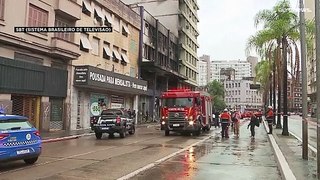 شاهد: فرق الإطفاء تستمر في إخماد حريق اندلع بمأوى للمشردين في البرازيل