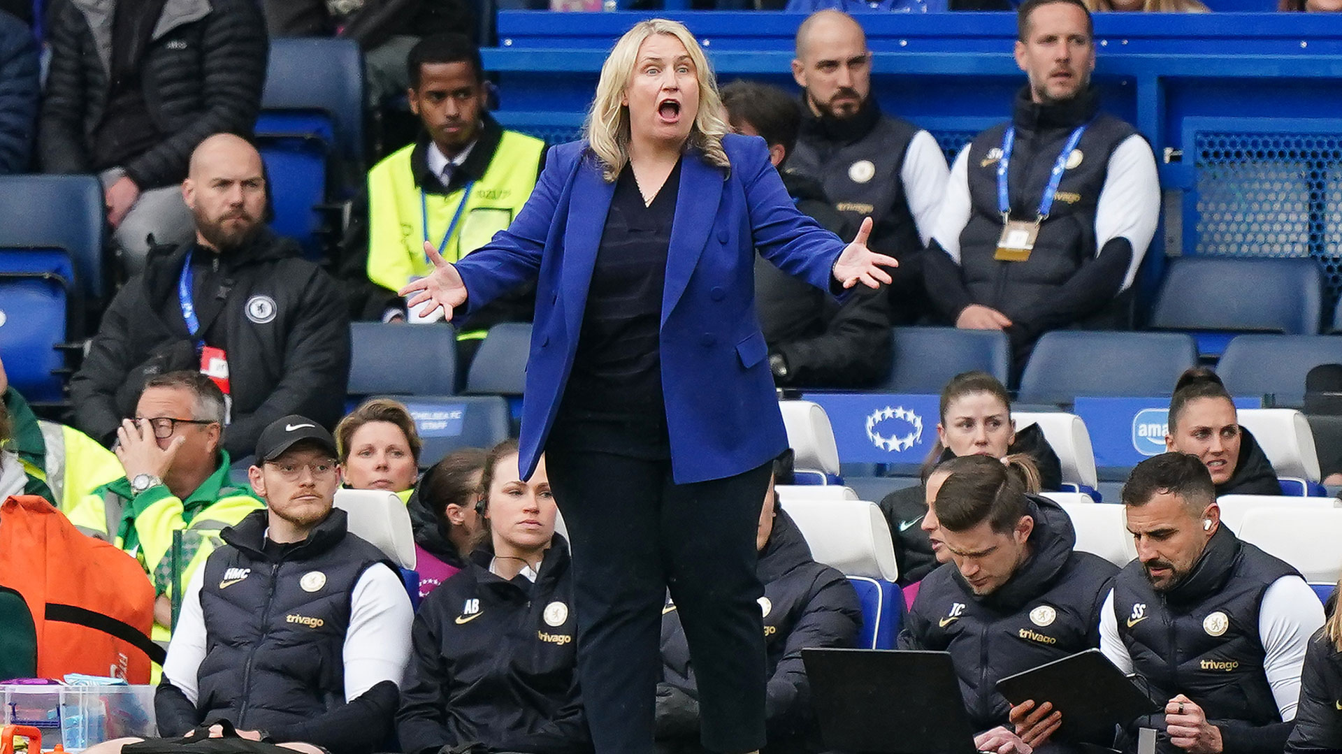 Hayes and Giráldez disagree over 'worst decision in UWCL history'