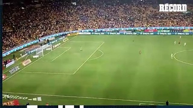 AFICIÓN DE TIGRES SE BURLA DE MIGUEL HERRERA CON CANTICO EN EL VOLCÁN: “SON LOS VIEJITOS DE TIGRES”