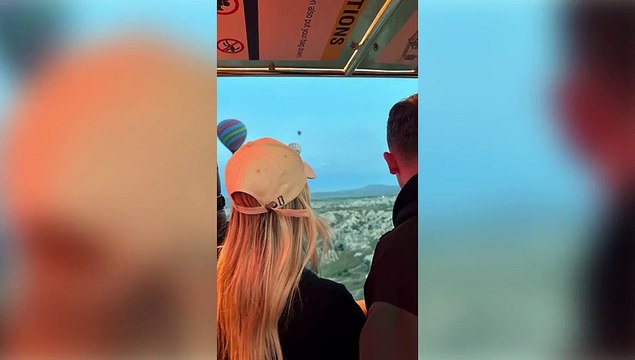 Ilary Blasi e il compleanno sulla mongolfiera in Cappadocia: festa ad alta quota con i figli e il fidanzato Bastian Muller