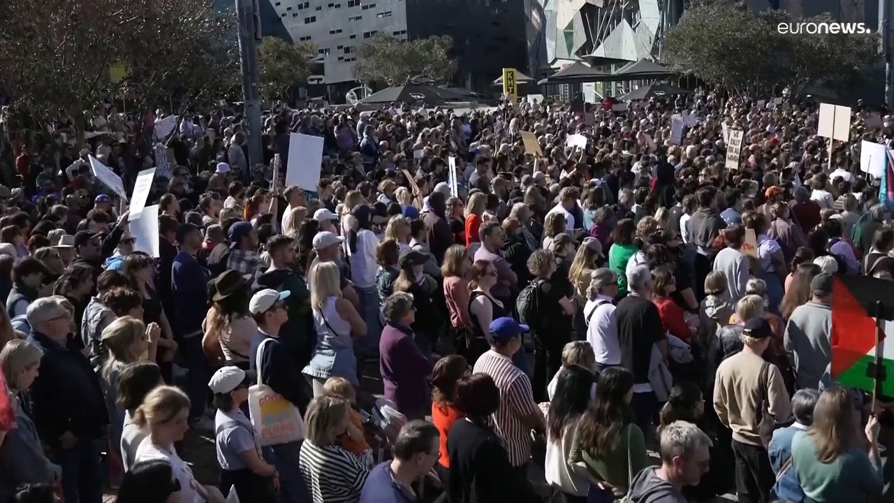 "كفى!".. مظاهرات في أستراليا تطالب بإنهاء العنف ضد المرأة ورئيس الوزراء ينضم للمحتجين