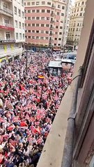 Concentració de suport a Pedro Sánchez davant la seu del PSPV a València