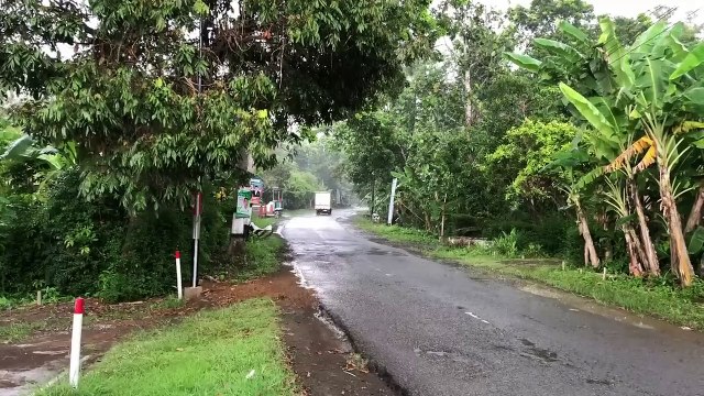 heavy rain and strong Storm winds disrupt village life | a terrible strong wind hit my journey