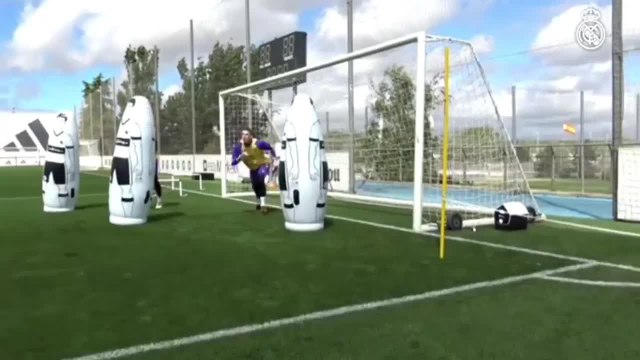 Courtois ya entrena a pleno rendimiento junto a Lunin y Kepa