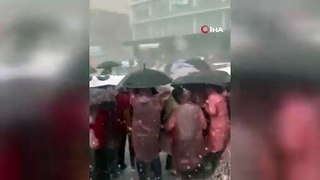 Ankara sağanağa teslim: Atanamayan öğretmenlerin mitingi sırasında dolu yağdı