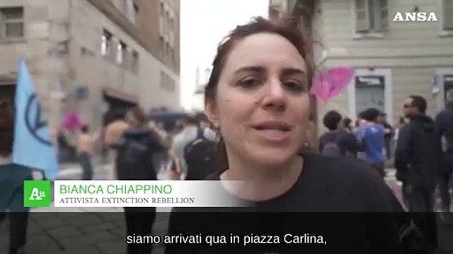 G7, Venaria: protesta a torso nudo degli attivisti di Extinction Rebellion